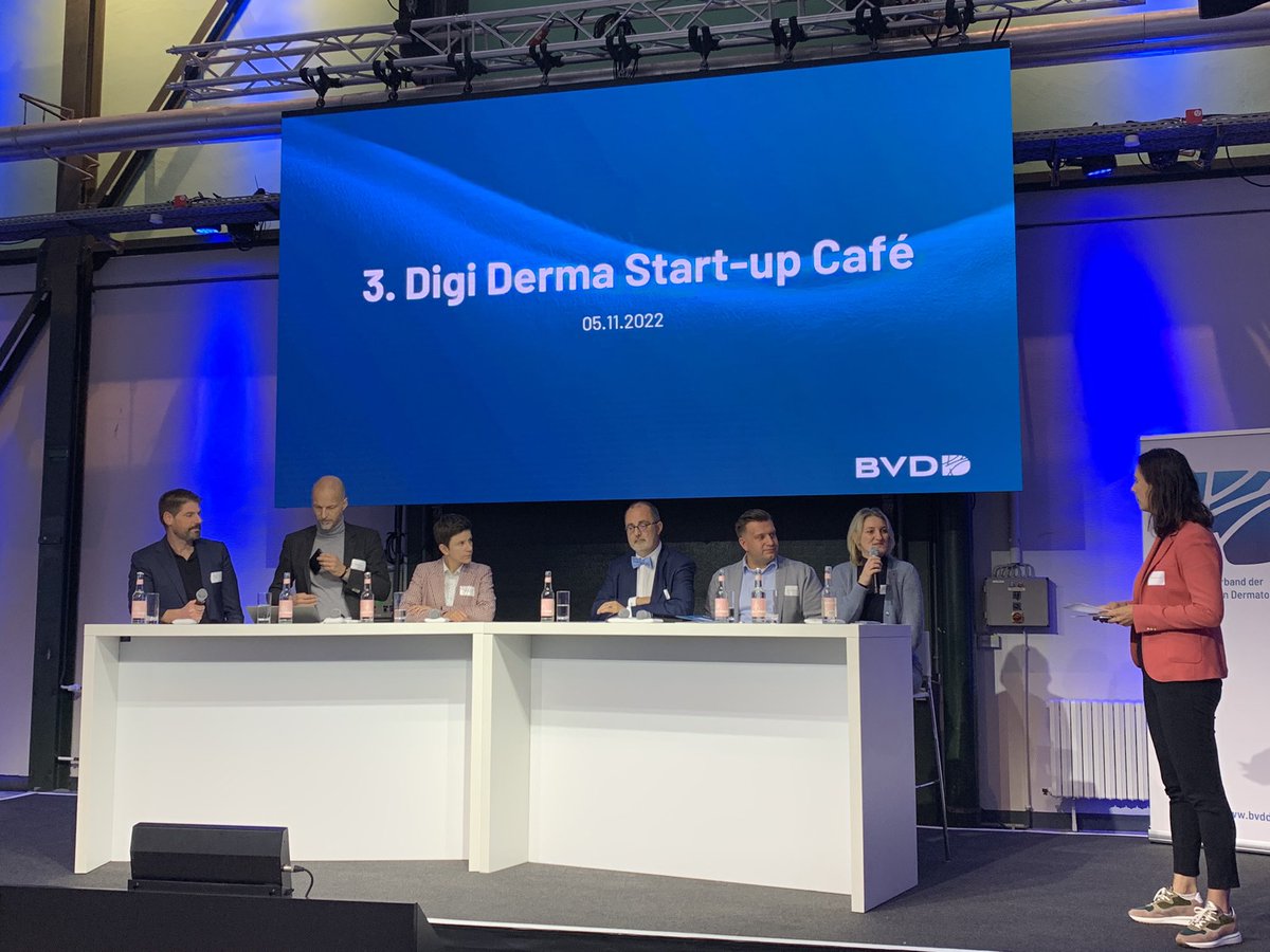 Podiumsdiskussion <a href="/BVDD_de/">BVDD e.V.</a> „Digitalisierung in Theorie und Praxis“ mit Prof Kuhn, Prof. Molnär-Gabor, Dr. Kiedrowski, Dr. @max_tischler, Dr. Joachimsen und Gewinner-Startup Lenicura, Moderatorin <a href="/JessicaHanneken/">Jessica Hanneken</a>