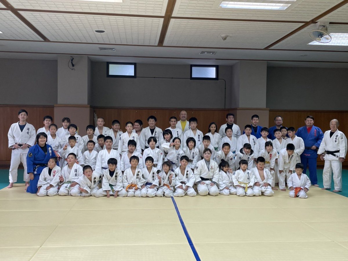 Iwaode's tweet photo. 東京、山梨、静岡、神奈川は海老名から来てもらい充実した稽古が出来ました！
鈴木さんには乱取り稽古に参加してもらいました！
ありがとうございました！ https://t.co/dIyyaXOXKi
