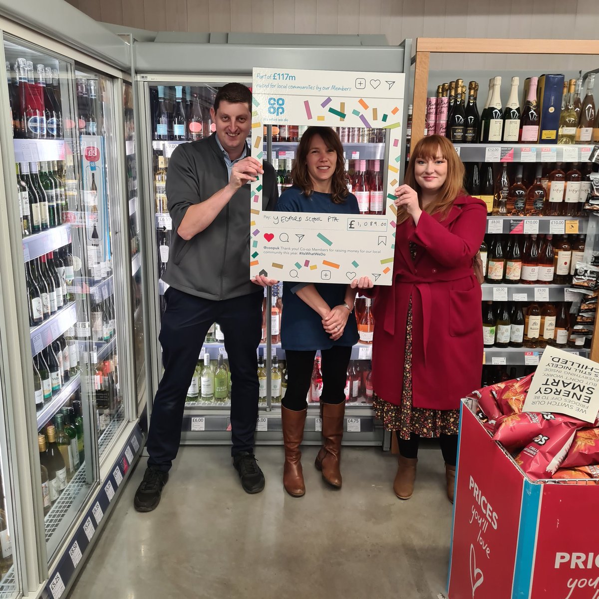 johncracknell11's tweet image. Great morning celebrating the money raised for our local causes!
@coopuk @ExeCoopMPs @HeadwayDevon @DevonInSight @StPetrocks @lovefoodcic @KatePhi27428842 @weatherill_toby