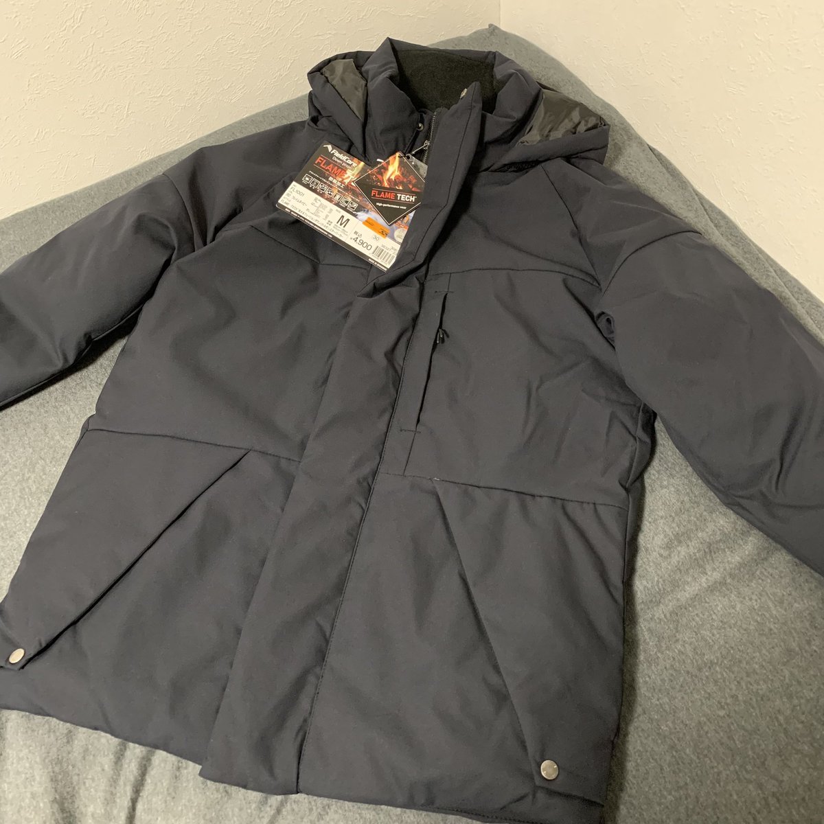 RAV4hirorav4's tweet image. ちなみにこれも買っちった✌️
ワークマン3店舗目で残り2着をGET
 #ワークマン #リトルモンスターパーカー #FLAMETECH