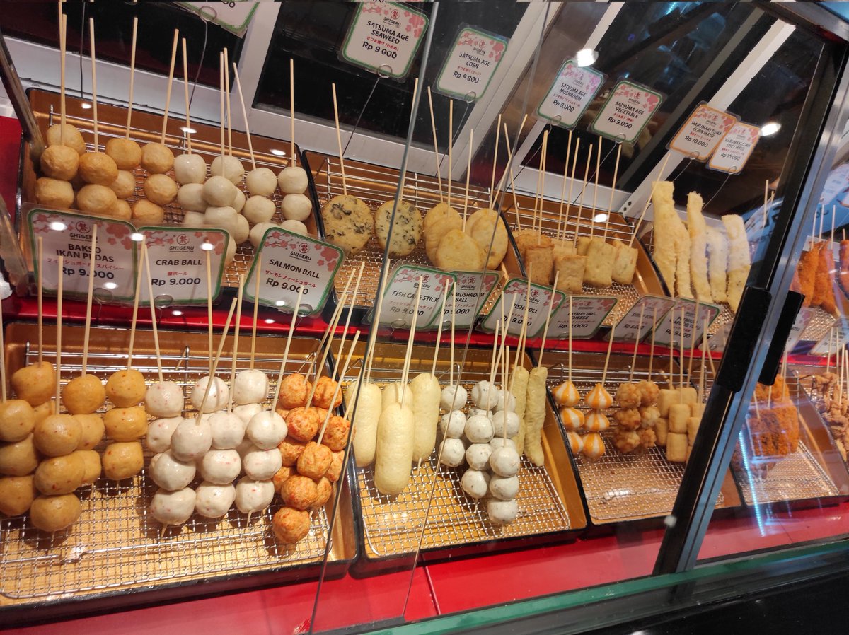 Widino's tweet photo. Di Cirebon ada Shigeru, mirip2 AEON dengan harga lebih murah. Lengkap bgt dari sushi2an, oden, katsu2an, yakitori, dll. 

Gimana ga laper mata coba? Haha. https://t.co/v17Hlcbxod