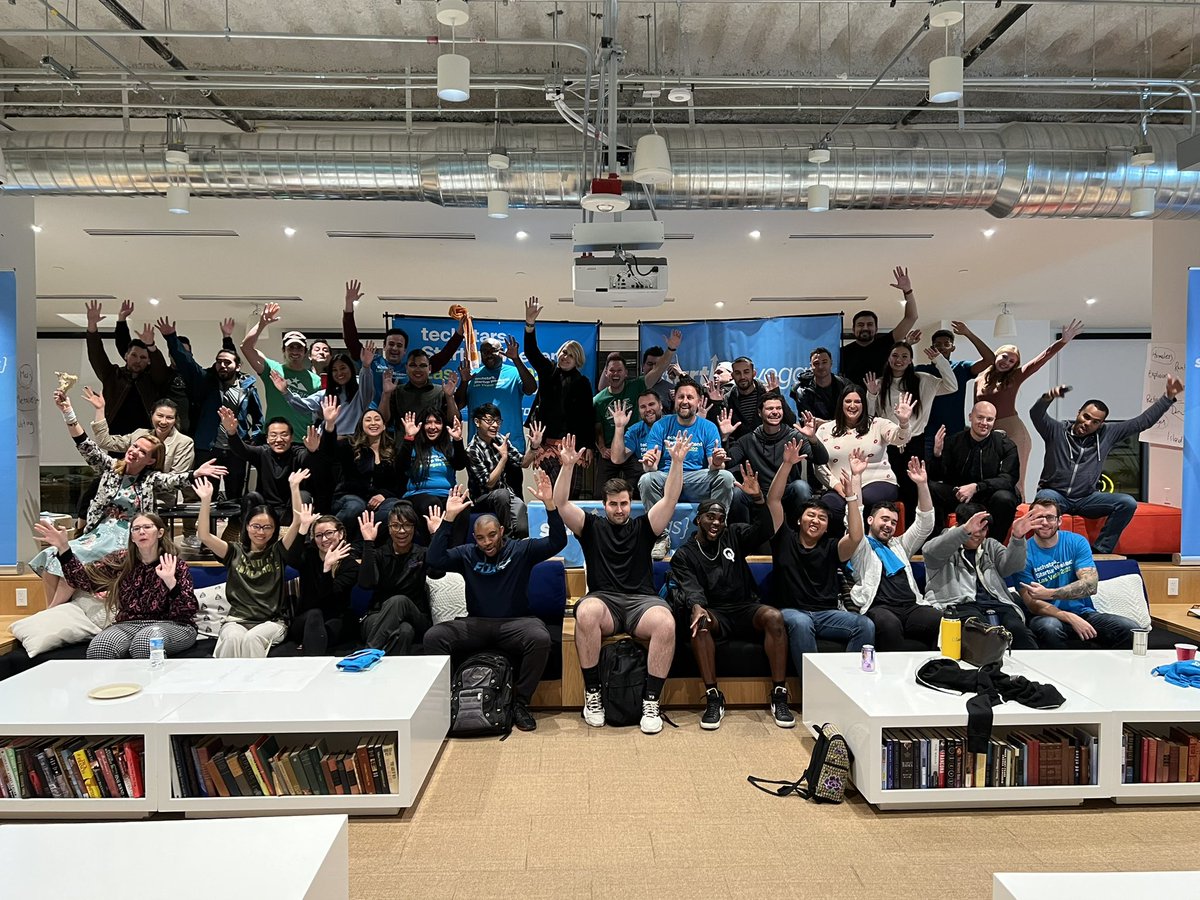 Startup Weekend Vegas 2022 Group Picture. From the city that never sleeps, let’s see what these teams can do over the next two days!! #swvegas #vegastech