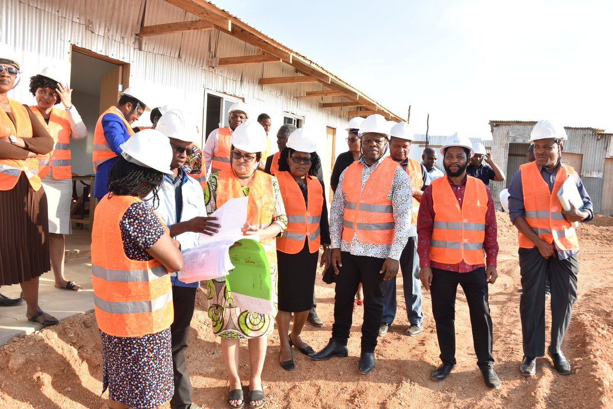 BrightMedia15's tweet photo. Bodi ya wakurugenzi ya TARI wakagua mradi wa Ujenzi wa makao ya Taasisi hiyo jijini Dodoma @SuluhuSamia @HusseinBashe @DrHmwinyi @ikulumawasliano @TZMsemajiMkuu https://t.co/jNAAc5d7Dq