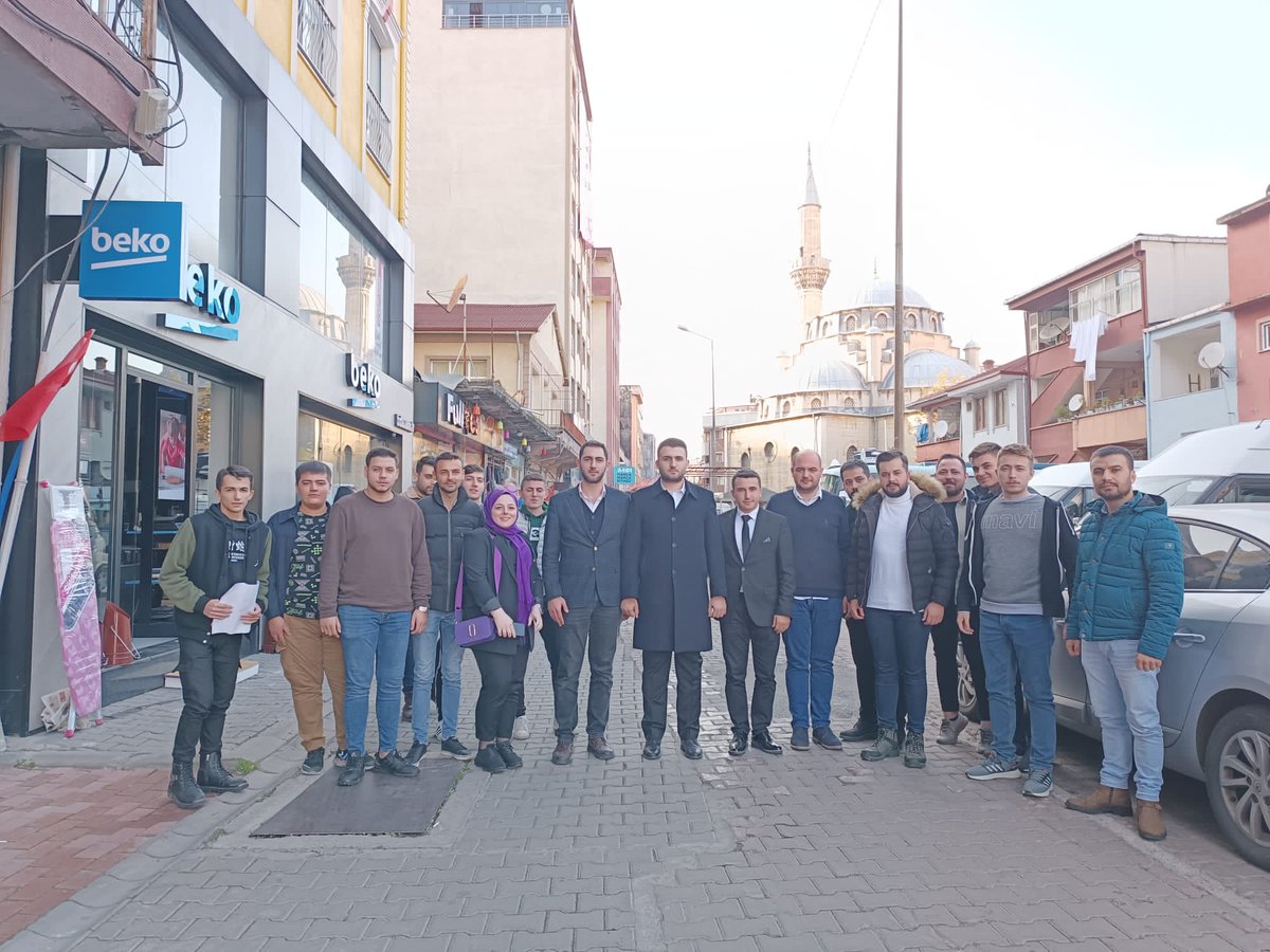 akgenczonguldak's tweet photo. Genel Merkez Gençlik Kolları Mkyk Üyemiz Nevzat Yüce’nin katılımı ile Kozlu İlçemiz de esnaf ziyareti ve “ İlk Oyum Ak Parti’ye İlk Oyum Erdoğan’a “ programımızı gerçekleştirdik . https://t.co/66fI4Um3Jm