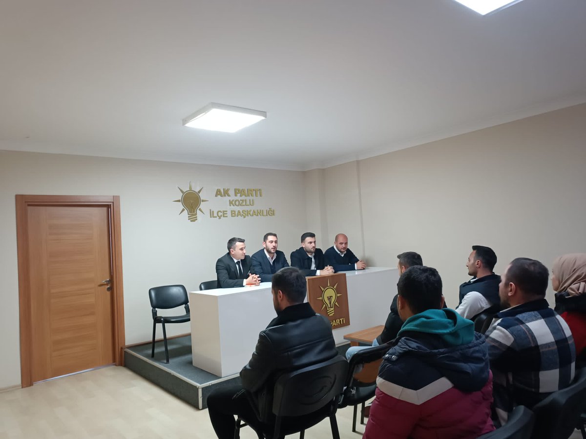 akgenczonguldak's tweet photo. Genel Merkez Gençlik Kolları Mkyk Üyemiz Nevzat Yüce’nin katılımı ile Kozlu İlçemiz de esnaf ziyareti ve “ İlk Oyum Ak Parti’ye İlk Oyum Erdoğan’a “ programımızı gerçekleştirdik . https://t.co/66fI4Um3Jm