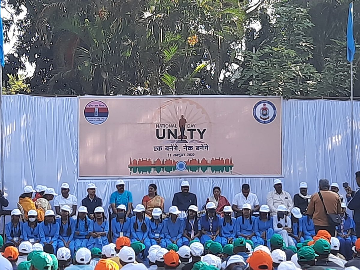 NischayMr's tweet photo. Govt MLB girls higher secondary school Jagdalpur 1 ,run for unity https://t.co/NebP03x0ga