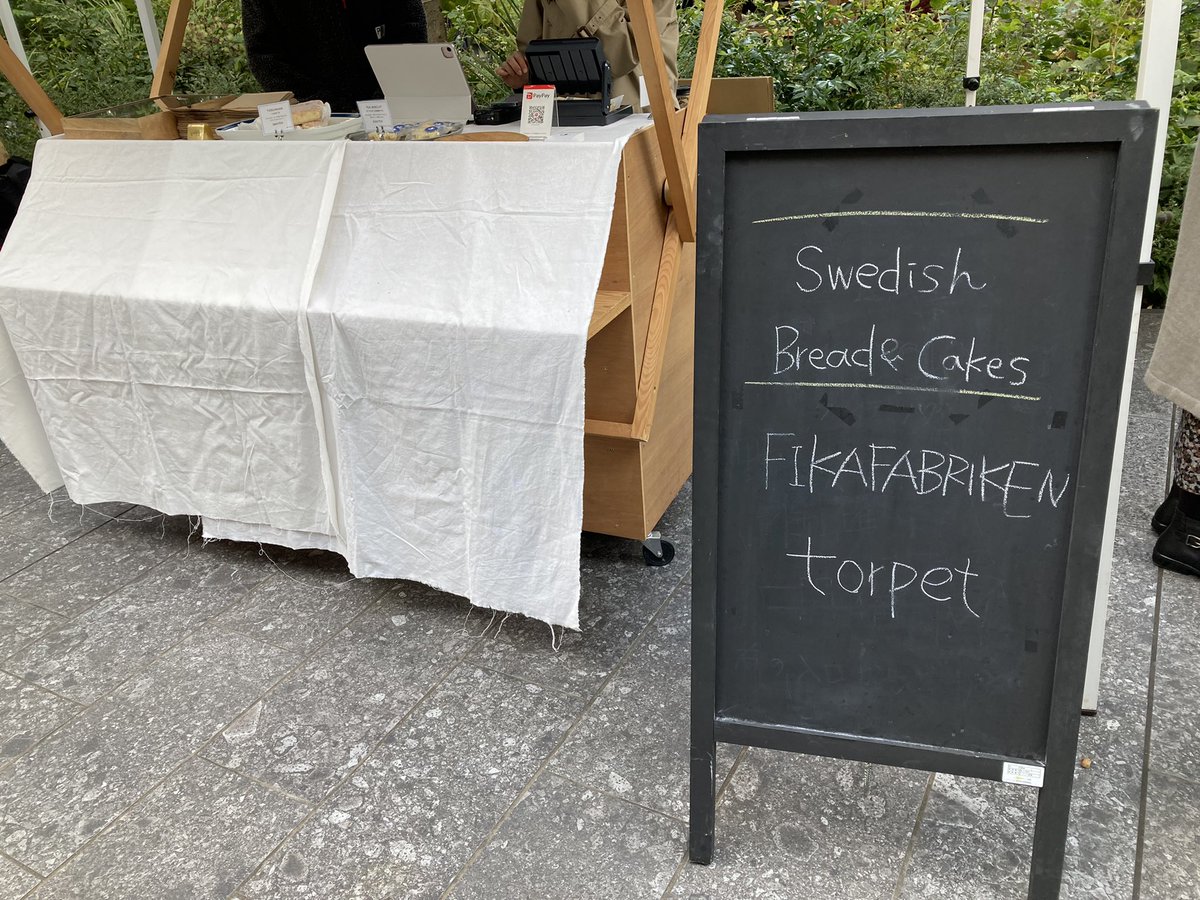 kaogreen1969's tweet photo. グリーンスプリングスの青空の北欧市場。スウェーデンの焼き菓子トスカカーカ。コーヒーにあってとっても美味しい！https://t.co/3guchdxqak https://t.co/Vzvs2t9psF
