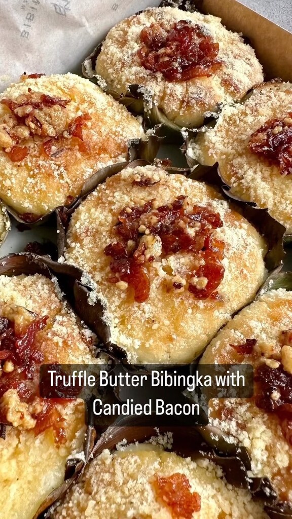 @bibingkamnl did it again with their newest variant - Truffle Butter Bibingka with candied bacon!! I simply love the texture of their bibingka and the good balance of flavors.
.
.
.
.
#bibingka #bibingkamanila #foodieph #filipinofood #ricecake #simbangga… instagr.am/reel/CkkfEgYPM…
