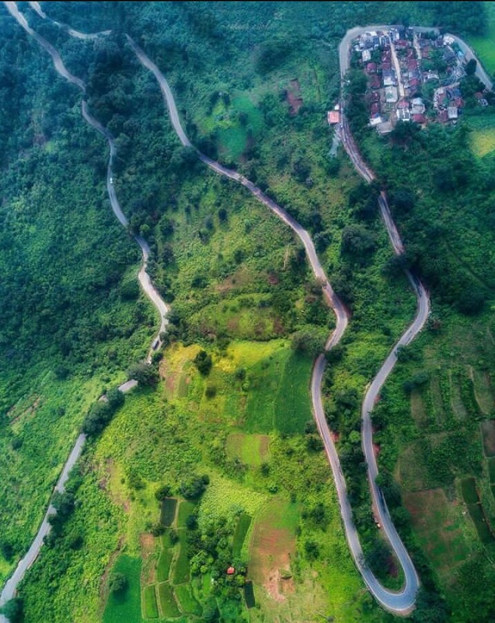 12 Amazingly Beautiful Hill Roads of India. 1. Valparai Hill Road