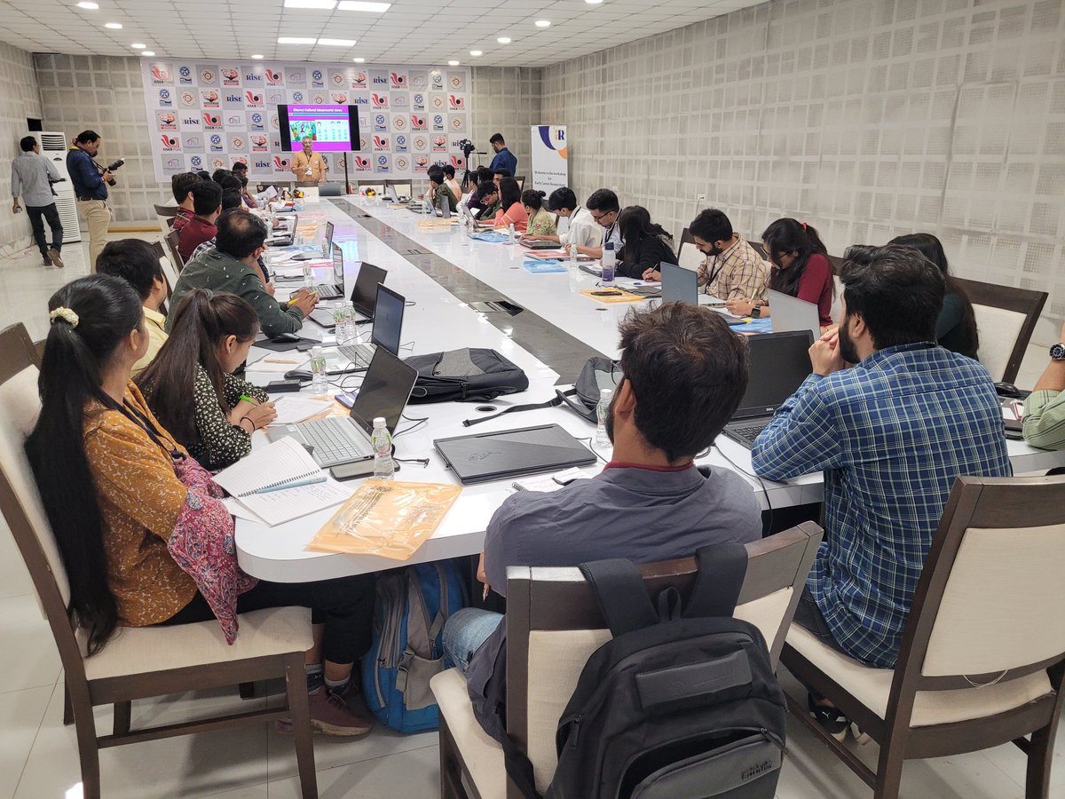 Society needs #creative #scientists for continued #Innovation. The #ScienceCommunication workshop @GujScienceCity among young researchers discussed today on the importance of #scientific creativity for successful R&D. @InfoGujcost @IISERPune @csir_ncl @dstGujarat @iRISEforIndia
