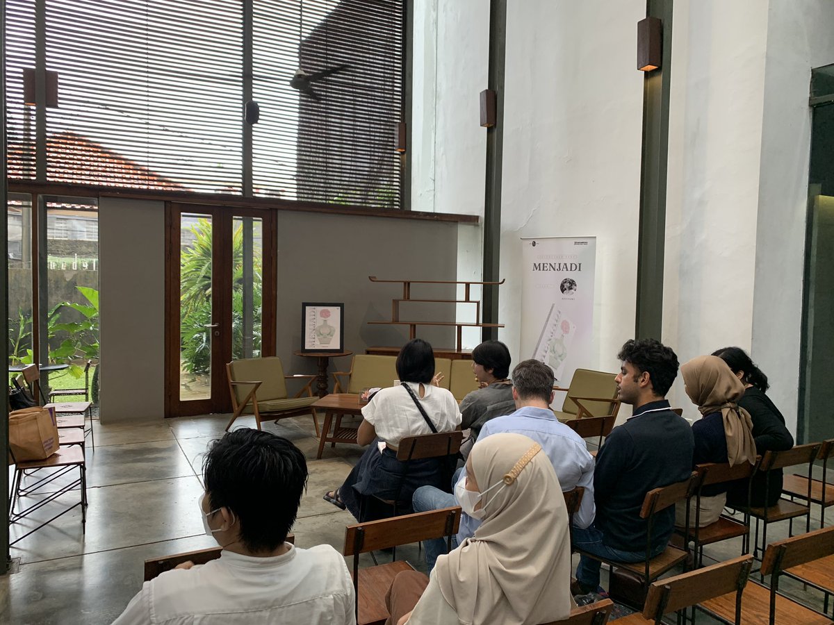 bukugpu's tweet photo. ๐๐ป Teman-teman, yang sudah registrasi, yuk merapat ke dia.lo.gue Kemang kita sebentar lagi akan mulai launching #BukuMenjadi @Afutami ya โจ #bukugpu #PearPress https://t.co/8BhVqgn3zl