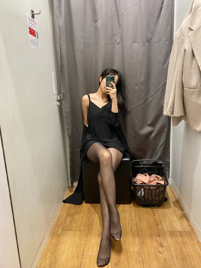 taylor5568267's tweet photo. 仲未尝试过喺试衣间。。 https://t.co/M8WITkVXrP