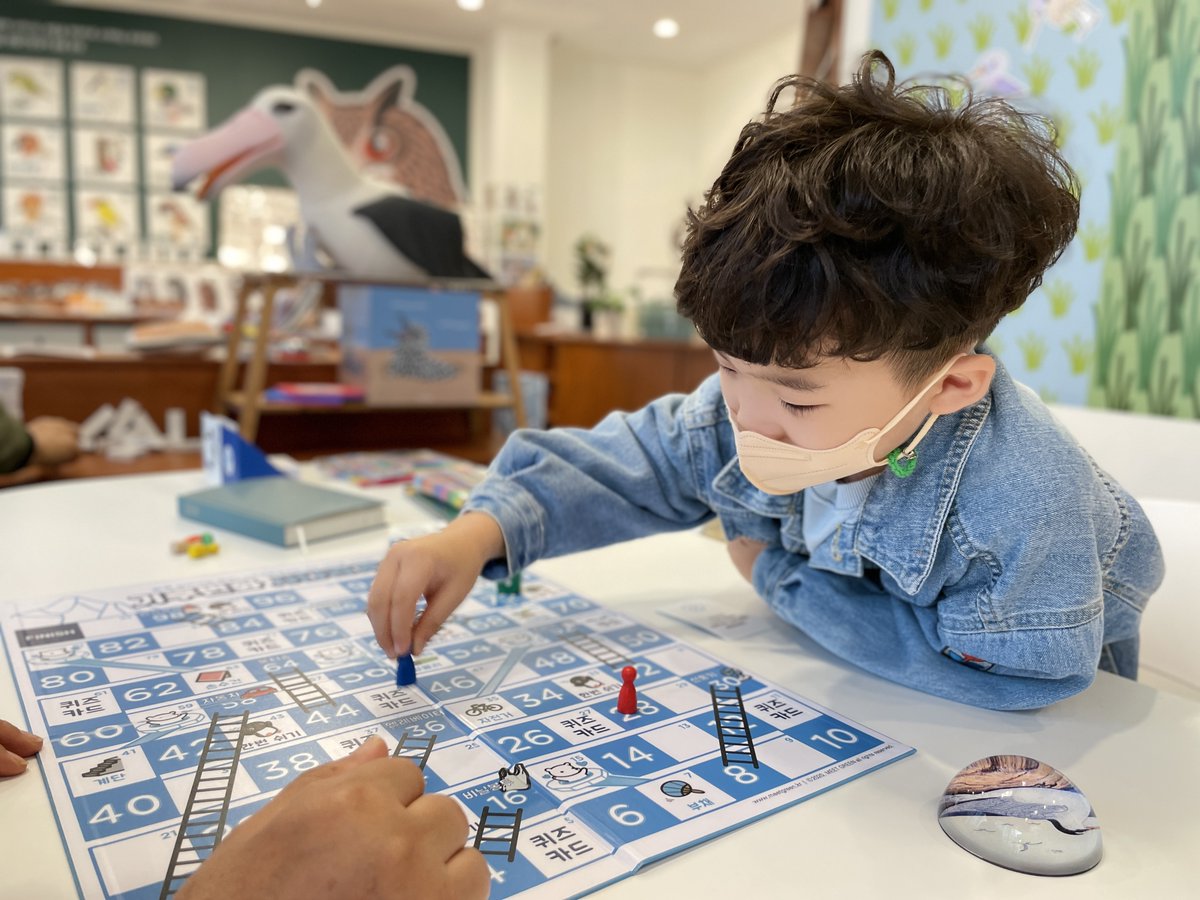 meetgreen_kr's tweet image. 북극곰을 지켜야해요😿
그래, 우리 같이 지킬 수 있도록 노력해보자🙆‍♀️

-

자연을 만나다. MEET GREEN.

#meetgreen #미트그린 #생태교육 #철새굿즈 #철새기념품 #서천여행 #유아교육 #생태교구 #환경교구 #환경교육 #유아교구 #놀이교육 #기후변화교구 #기후변화교육