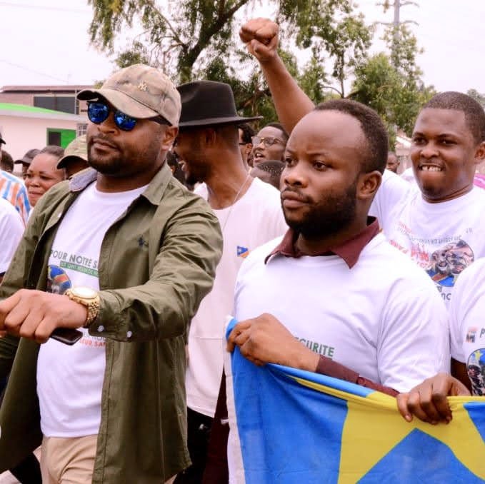 PatrickKabeng12's tweet photo. 🛑L’armée est l’âme de la patrie✊
Pour notre sécurité ils choisissent de verser leur sang. Ils méritent notre soutien… Tous derrière nos @FARDC_off et notre @comgenpnc. #RDC 🇨🇩🇨🇩🇨🇩 #Photo2020 https://t.co/d2Hv2eI8T9