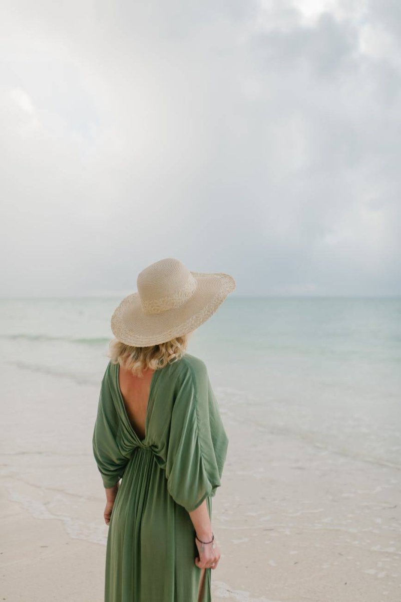 EssentalGoodsM's tweet photo. Check it out!  #Cloud #Sky #Water #Hat #Peopleonbeach #Azure #Dress #Beach #Peopleinnature #Travel https://t.co/uAHyibqLgN