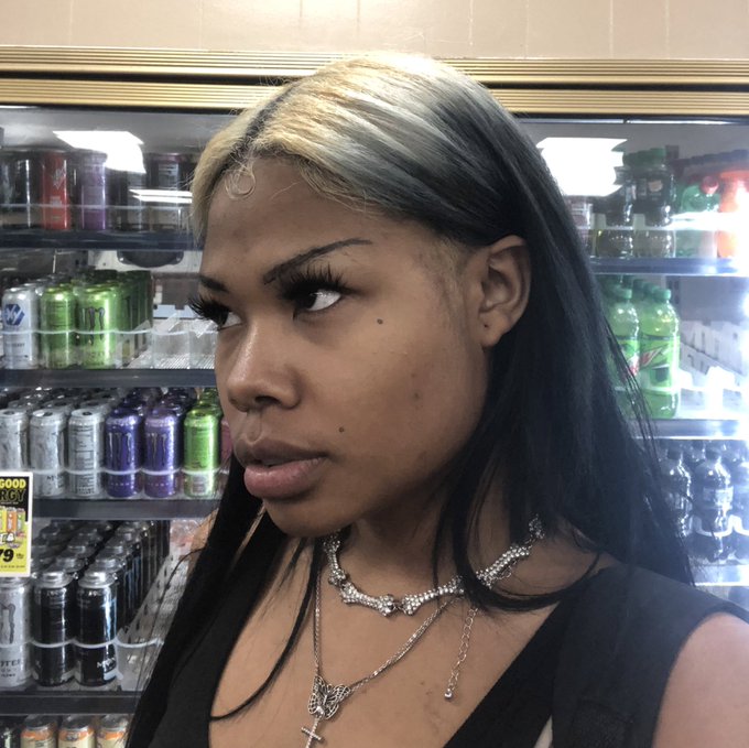 Bored so random pic of me w a big head https://t.co/KSqXrA9Mr0