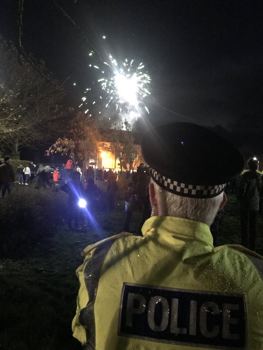 NithsdalePolice's tweet photo. Heading to a bonfire tonight? Remember to wrap up warm & follow the #FireworkCode. Alcohol & #Fireworks dont mix & its an offence to light fireworks in a public place. #Dumfries Community Officers & @DGfire_safety & @scotfire_DG will be at #bonfire sites to provide reassurance https://t.co/ezRSHaKhlY