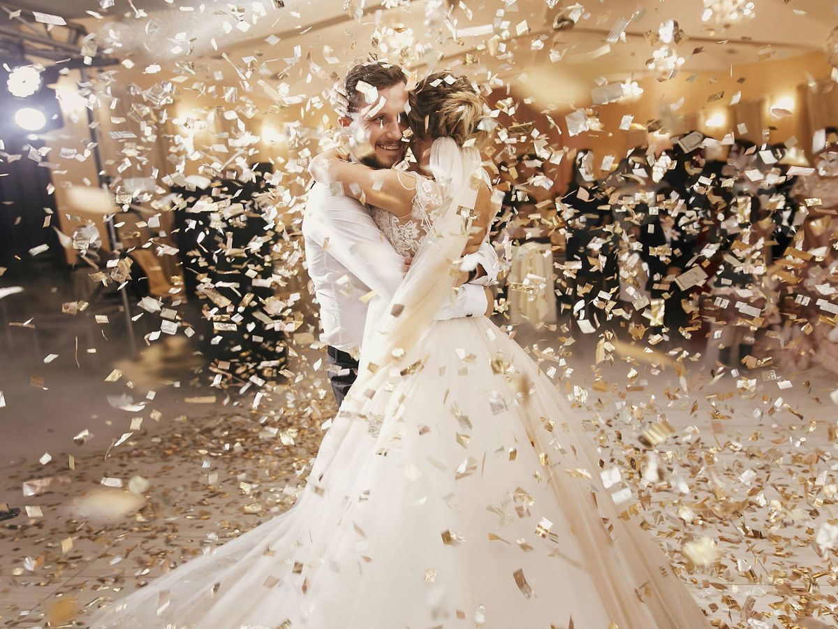 DavidAlfaroSi's tweet photo. Oído en Canillejas: "Cada vez duran menos las parejas, ya no quedan matrimonios crónicos, como los de antes". https://t.co/8ud0fPysll