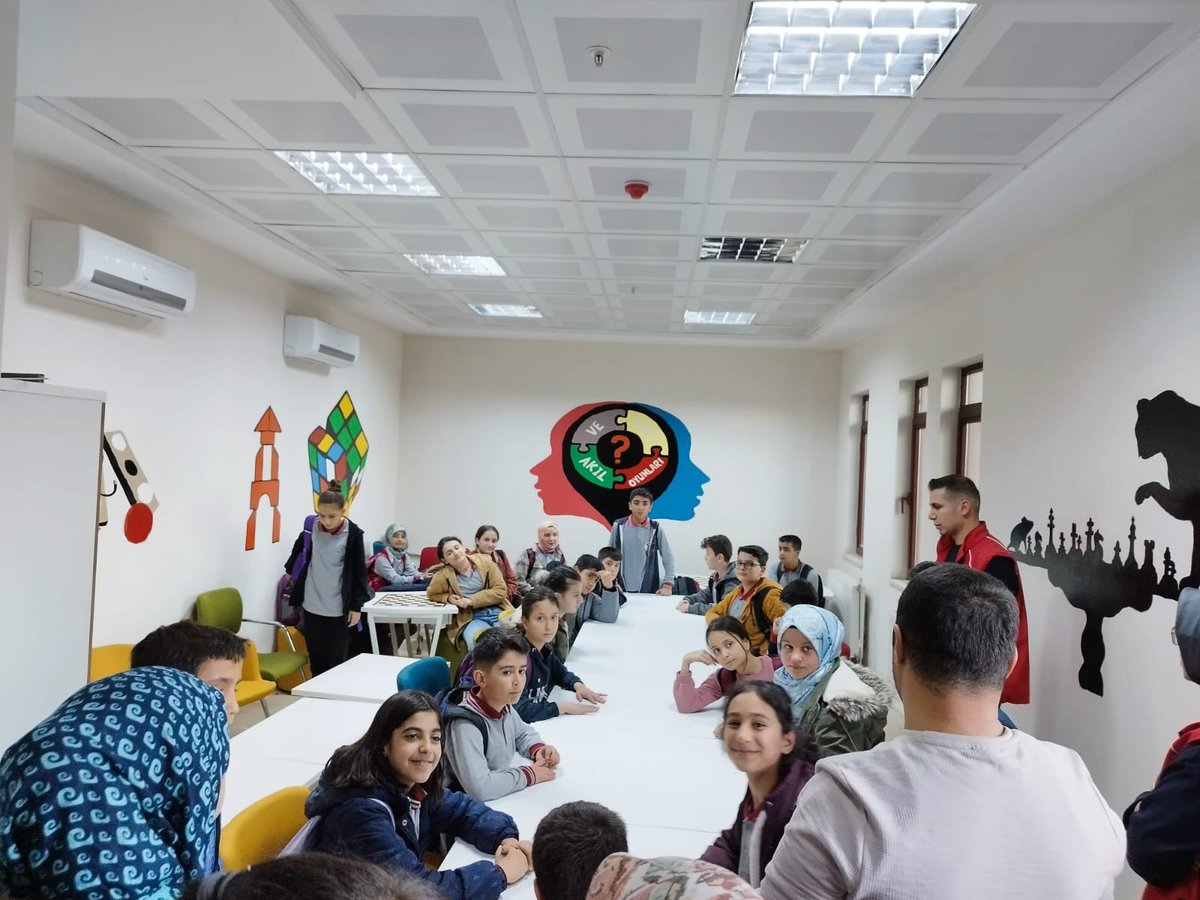 ÇEDES (Çevreye Duyarlıyım Değerlerime Saygılıyım) projesi kapsamında Tatvan Sadettin Aka Ortaokulu öğrencileri Tatvan Feribot İşletmesi ve Gençlik Merkezine gezi düzenledi. <a href="/meb_dinogretimi/">MEB Din Öğretimi Genel Müdürlüğü</a> <a href="/bitlis_mem/">Bitlis İl Milli Eğitim Müdürlüğü</a> <a href="/mehmetnezirg/">mehmet nezir gül</a> <a href="/Korkmazemin49/">Mehmet Emin KORKMAZ</a> <a href="/ihsanerkul1/">İhsan Erkul</a> <a href="/otascan/">Özcan Taşcan</a> <a href="/dogm_arge/">DÖGM ArGe ve Projeler</a> <a href="/mustafa27yildiz/">Mustafa YILDIZ</a>