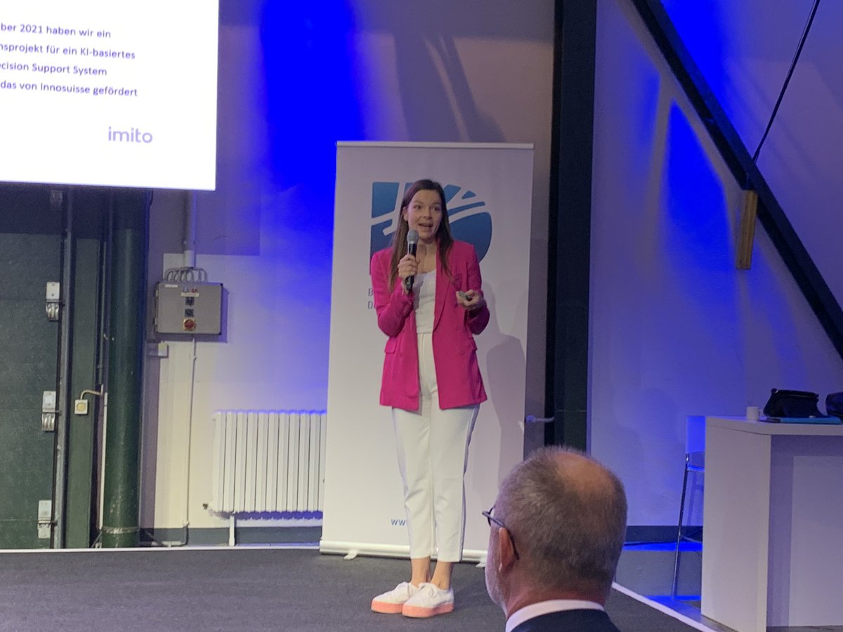 Pitch 1 und 2 aus der Schweiz:
<a href="/OnlinedoctorAG/">OnlineDoctor_AG</a> @max_tischler als online Hautartzpraxis / Teledermatologie
und <a href="/imito_ag/">imito</a> mit 3 Apps imitoCam, imitoScan und imitoWound, die via imitoConnect mit Kliniken vernetzt!