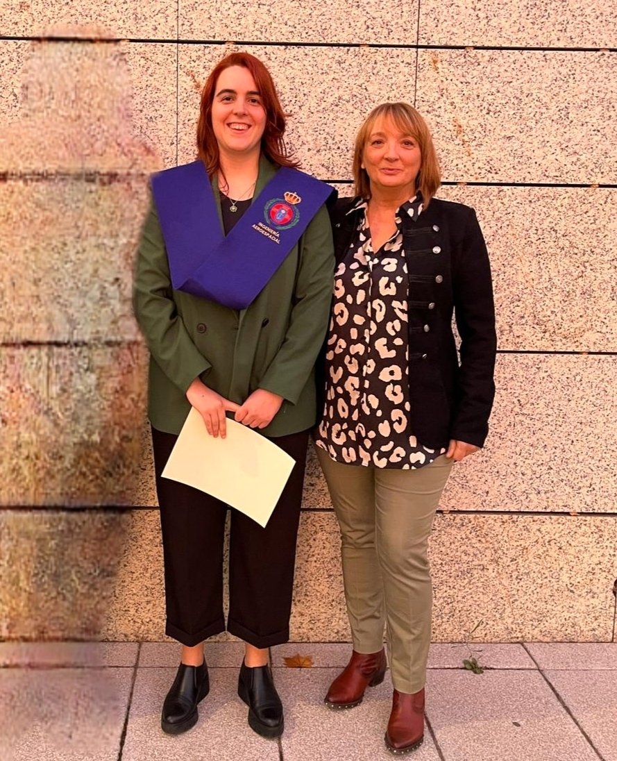 SusanaRLezaun's tweet photo. Por un día, permitidme que sea la orgullosa madre de una ingeniera aeroespacial. ¡Quién dijo miedo! Está generación se va a comer el mundo.
@urjc #Madrid #aeroespaciales https://t.co/6E1z81Jy37