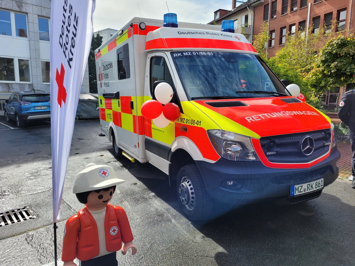 Mainz112de's tweet photo. Mainz | 01.11.2022 – Neuer Rettungswagen für den DRK Ortsverein Mz-Hechtsheim -  https://t.co/ok0SzfSLXj https://t.co/bqU2xuKbcj