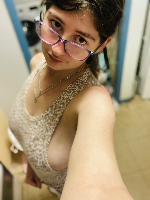 Felt cute in this top. What do y&rsquo;all think?? #selfie https://t.co/zKOVfJtyR8<a href="/tag/selfie"class="tags">#selfie</a>