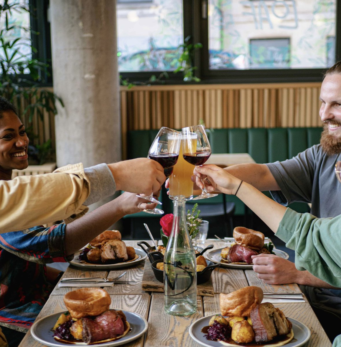 Roasts being served from Sunday 6th November @bristol_beacon! #vegan/#vegetarian available! Email beacon@thebristolloaf.co.uk to reserve … walk-ins available too!
•
#sundayroast #sundaytreat #sundaylunch #bristolroast #bristoleats #bristolfood #bristolfoodie