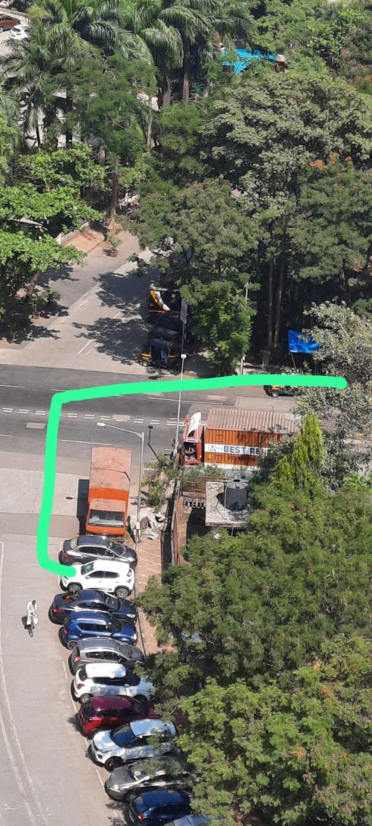 manojojha13's tweet photo. It looks @MTPHereToHelp waiting 4 an accident to happen in the by lanes of Thakur Village.Attached is the photograph where two trucks parked in the corner of Oberoi Park view and blocking the vision at turning.Need urgent action to remove these trucks @CPMumbaiPolice @TVALMGuild https://t.co/YIKhePdG6y