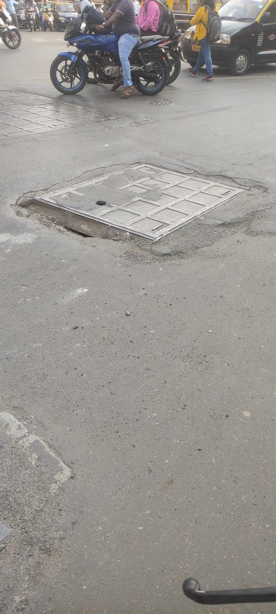 TripedPeople's tweet photo. Pothole Fitting in a bad condition, motorcycle are getting problem of bcoz of this. Get this repaired pls

@mybmcWardFS @mybmc https://t.co/mXF9LQ2JaM