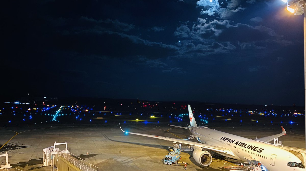 CameraMog's tweet photo. 久々に飛行機に乗って遠出をしました✈️

#カメラ女子
#カメラ初心者
#飛行機 https://t.co/SQl8MJlfWK