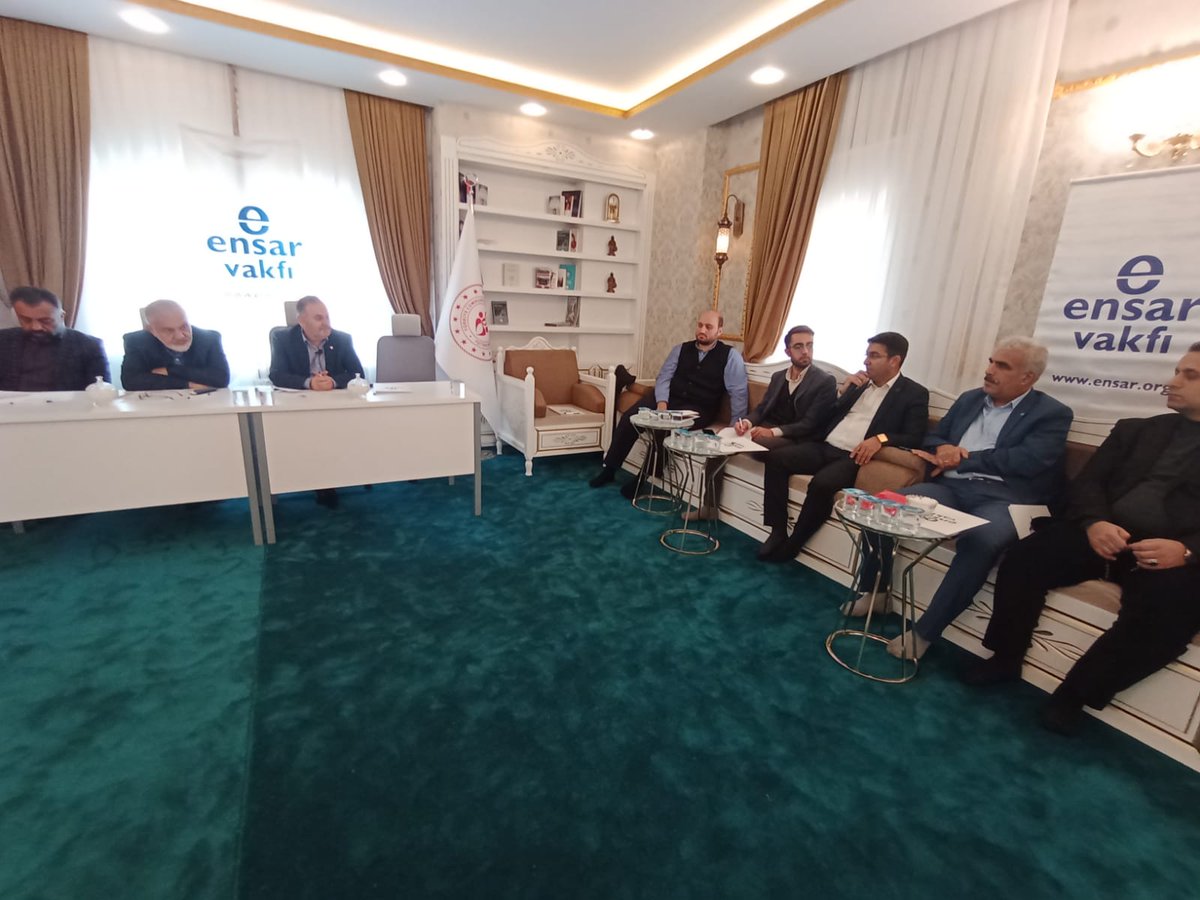 Ensarvakfivan's tweet photo. Ensar Vakfımızın Doğu Anadolu Bölgesi (Van,Bitlis,Siirt, Muş, Hakkari, Şırnak, Bingöl) toplantısı Van Şubemizin ev sahipliğinde Genel Başkanımız Dr. Şener Ağaç Mütevelli Heyeti Üyesi Ali Erilli ve Genel Müdürümüz Hüseyin Kader Beyin konuşmalarıyla devam ediyor. 
#EnsarVakfı https://t.co/siE5fV5uNA