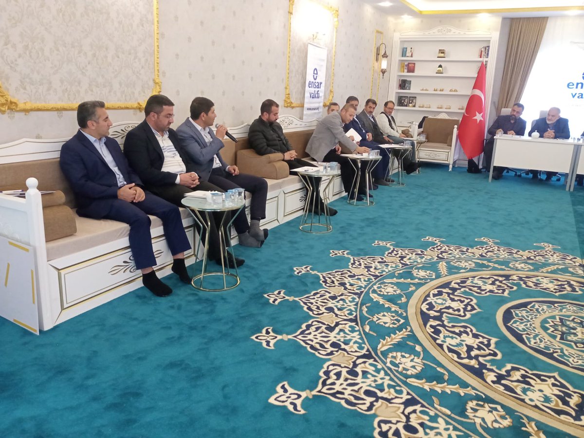 Ensarvakfivan's tweet photo. Ensar Vakfımızın Doğu Anadolu Bölgesi (Van,Bitlis,Siirt, Muş, Hakkari, Şırnak, Bingöl) toplantısı Van Şubemizin ev sahipliğinde Genel Başkanımız Dr. Şener Ağaç Mütevelli Heyeti Üyesi Ali Erilli ve Genel Müdürümüz Hüseyin Kader Beyin konuşmalarıyla devam ediyor. 
#EnsarVakfı https://t.co/siE5fV5uNA