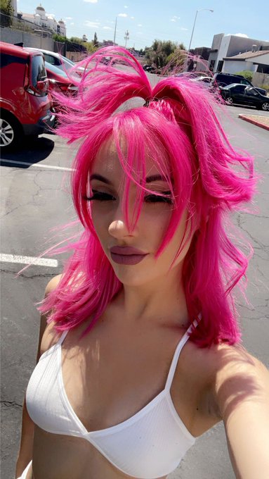 I do it all 😈 pick a color &amp; I&rsquo;ll body it https://t.co/wCPnXqiLD3