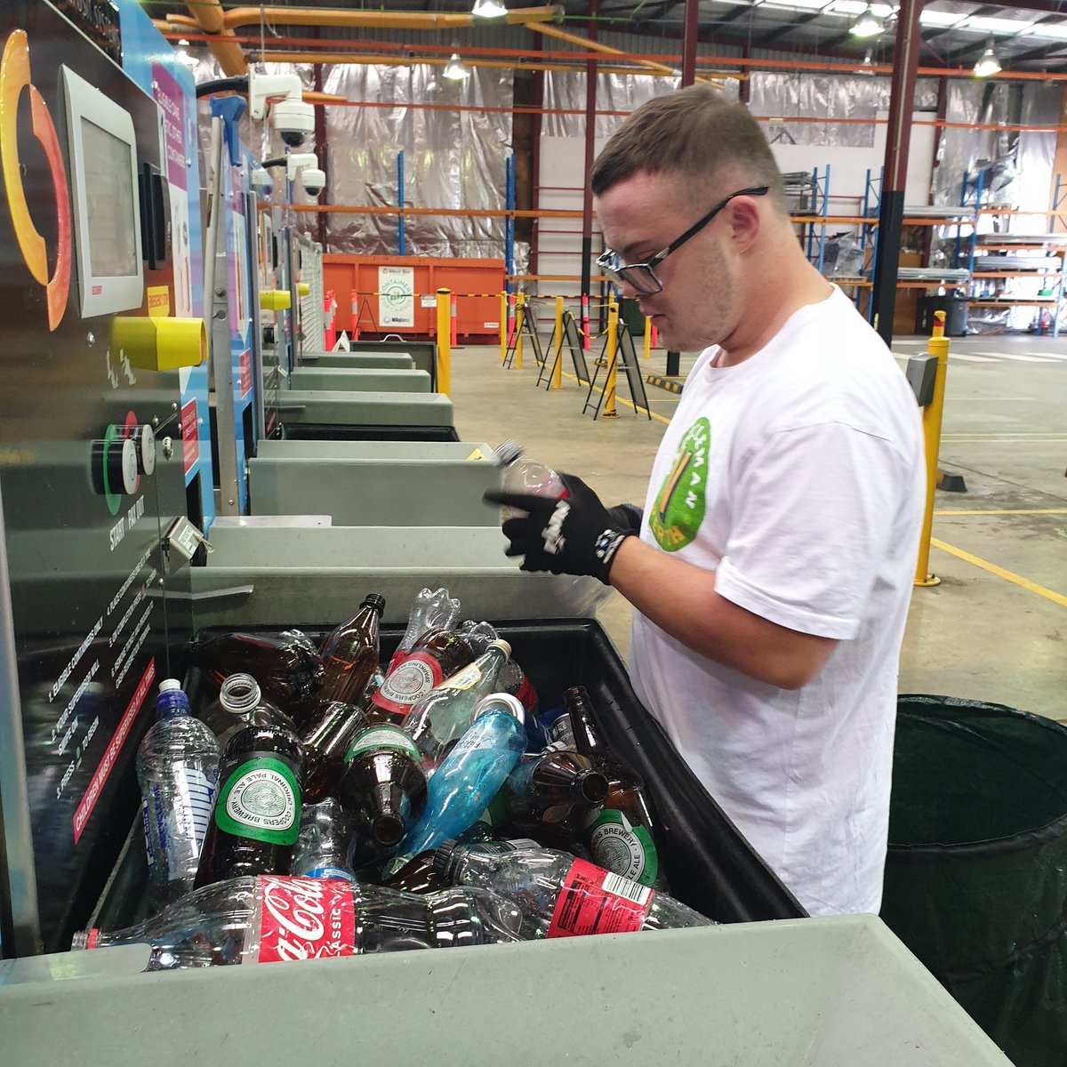 RecycleManPerth's tweet photo. Viko is proud to have won the Containers4change Changemaker 2022 Awards: Individual of the Year. 
What a whirlwind of less than 12 months collecting containers. #recycleman #changemaker #changemaker2022 #westernaustralia https://t.co/pRPQ4A13L5