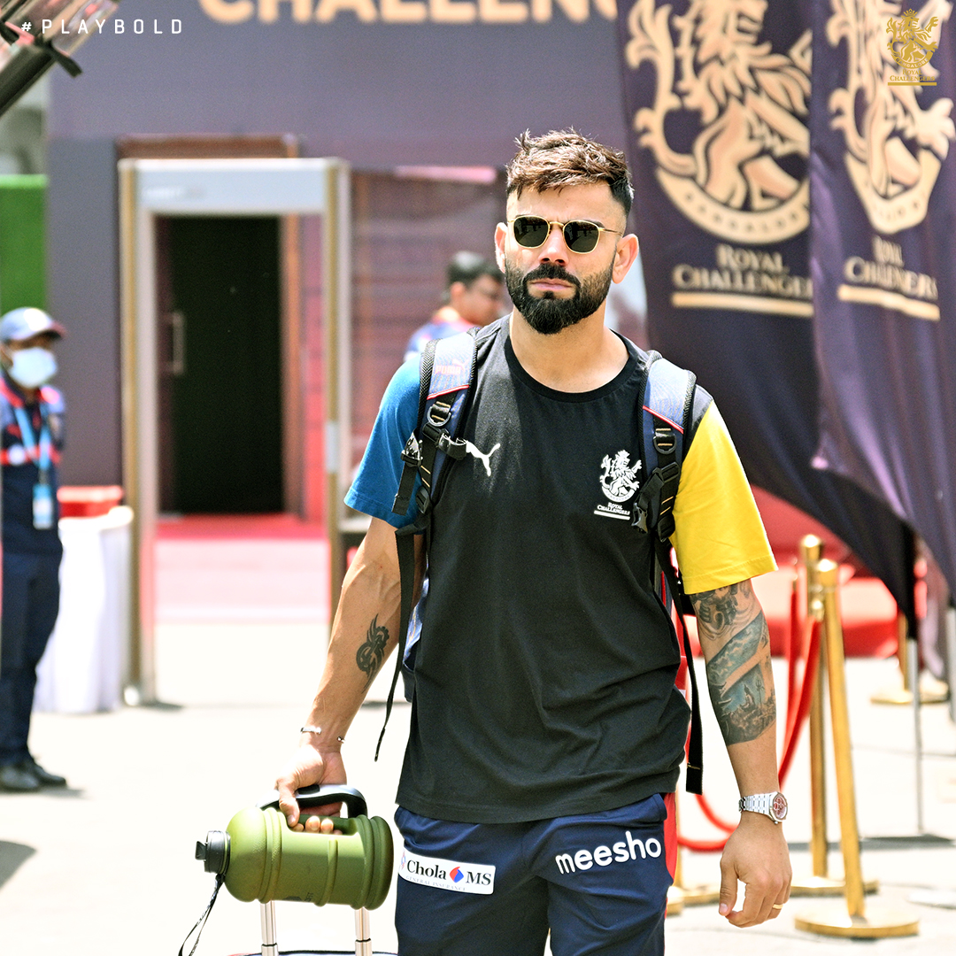 RCBTweets's tweet photo. This King doesn’t hunt, but he sure can dress to kill 🤷‍♂

#PlayBold #HappyBirthdayViratKohli https://t.co/KQ8IpUx3Vt