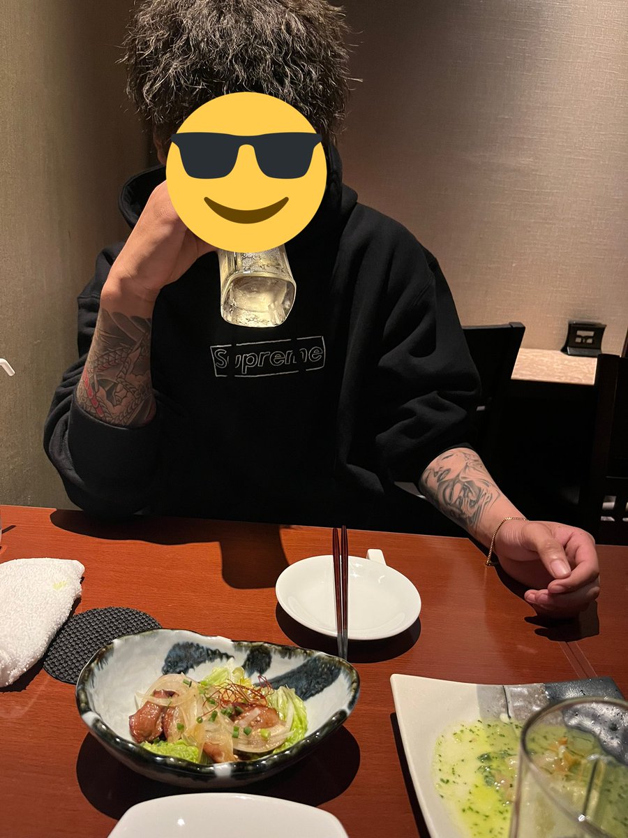 Riria__chan's tweet photo. 大御所のクラマスと対談中
今までの鬱憤晴らしにきた
おっと、その左腕のブレスレット誰にもらったの？🙂 どこの女？☺️
恩は仇で返さないけどもあんま怒らせんなよって最初から言ってたんだけどな😢 https://t.co/AfY06avjoq