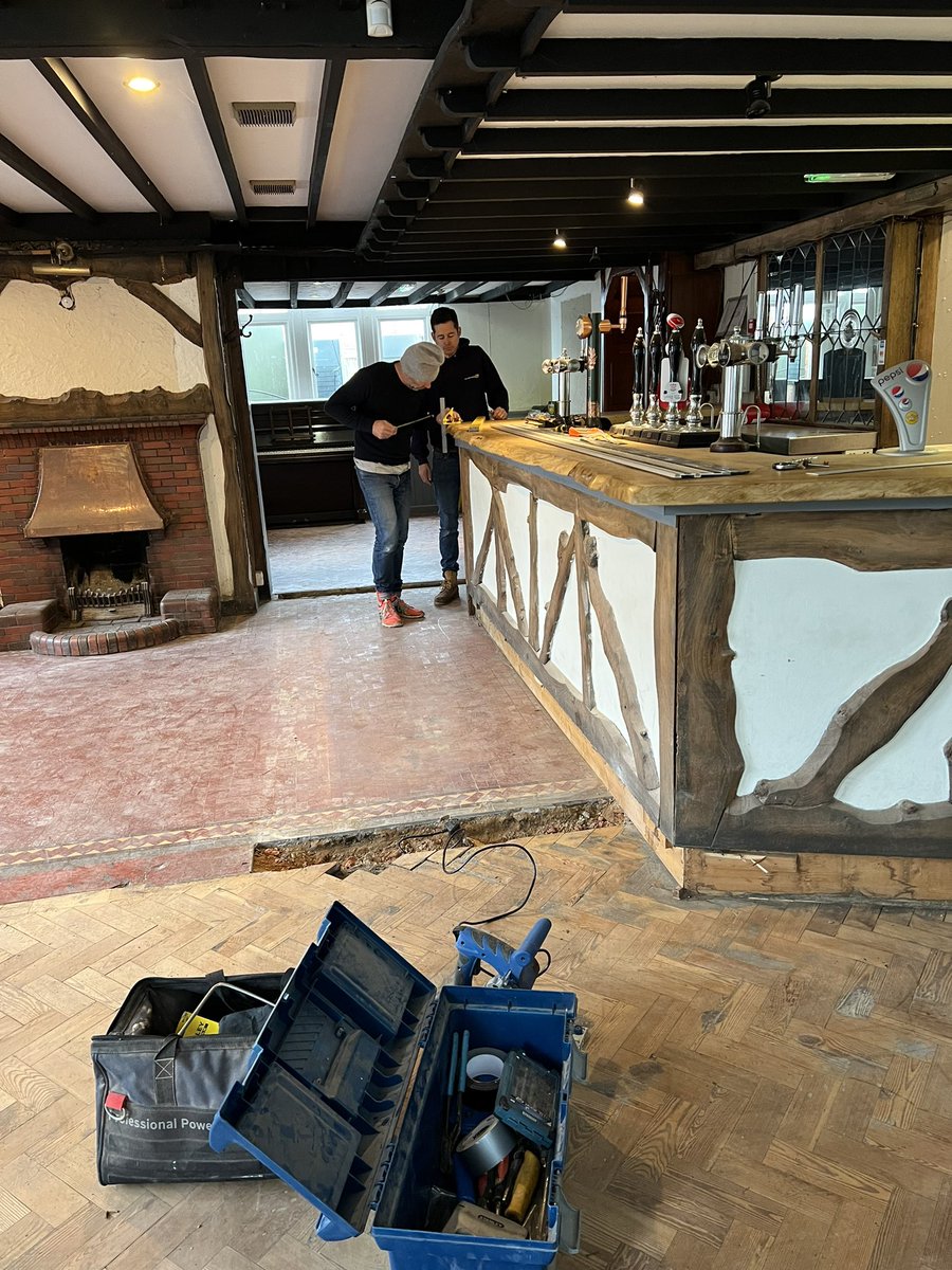The White Horse Pub tweet media