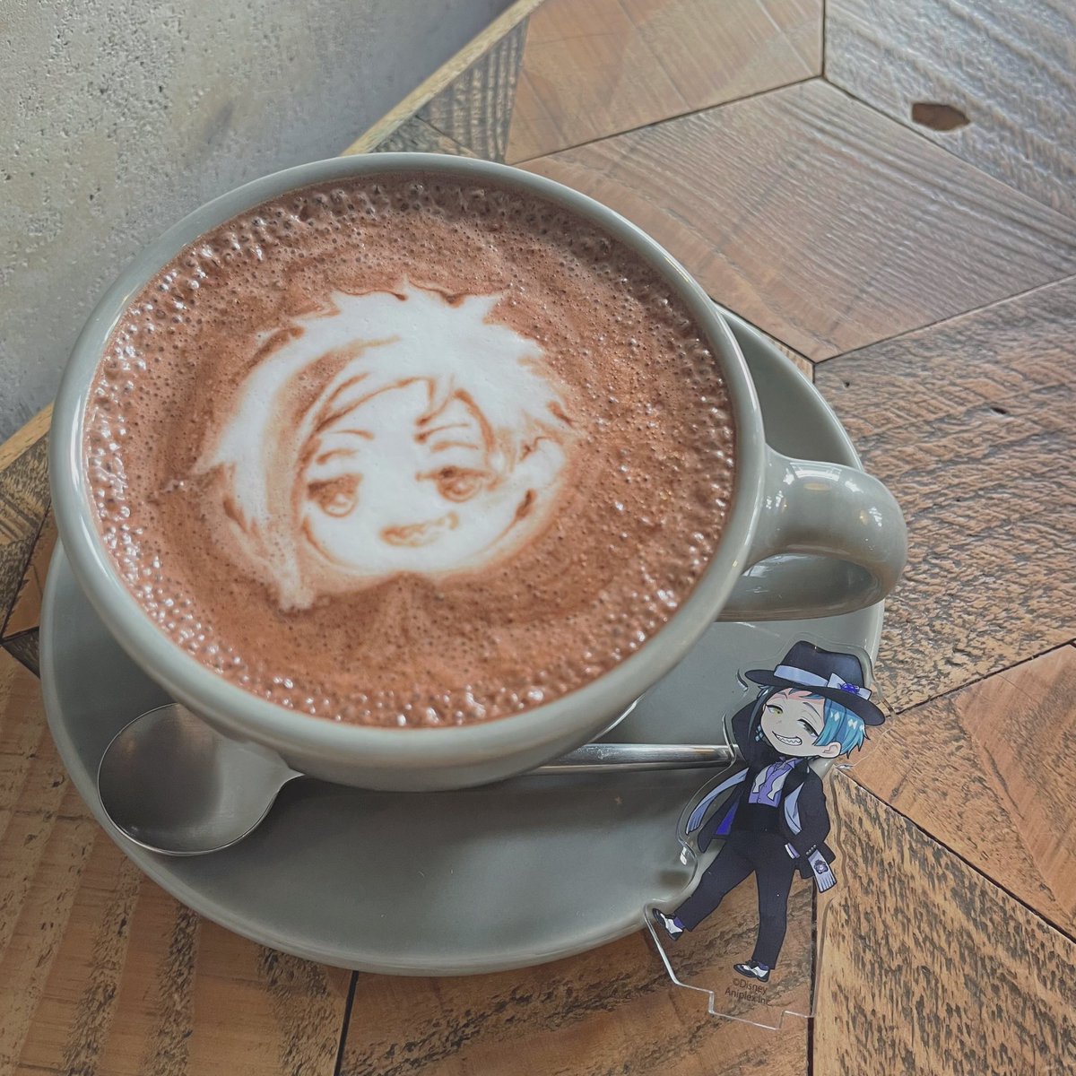 minmii_twst's tweet photo. ずっと気になってたカフェに行ってきた🧸
ラテアートでフロイドをリクエストしたよ🪄☕️
フロイドもスイーツもとっても可愛くてずっと眺めてた、、
可愛いが渋滞してて幸せ�� https://t.co/FCBolpUuxp
