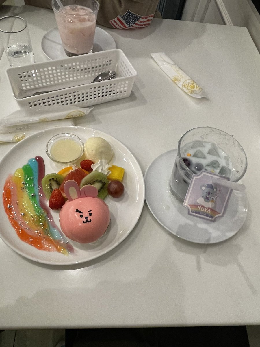 コーチャンフォー新川通店✨
BT21の期間限定カフェに妻と子供の付き人としてやって参りました🤣
BTSとBT21🤔
これで家族が楽しい時間を過ごせるなら、頑張って稼ぎますよ✨笑
#BT21 
#MAGICALTIME
