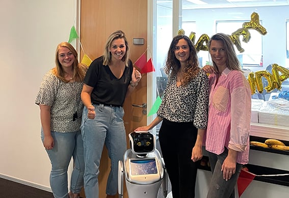 #VACATUREALERT. Wil jij bijdrage aan een toekomstbestendige zorg. En zie je een account management rol wel zitten? Dan zoeken wij jou. 

Als account manager ben je vanuit passie hét aanspreekpunt en een ware partner voor onze klanten. Nieuwsgierig?  👉 hubs.ly/Q01ryR910