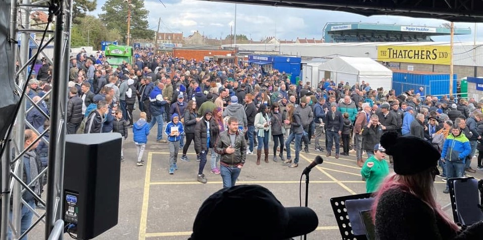 📢The <a href="/Official_BRFC/">Bristol Rovers</a> FanZone returns today from 12.30am. The weather forecast may not be great, but on a positive, your pint will last longer! 👍😉

🎸 Live Music 
🍺  Ollie's Bar &amp; The Gasworks 
🍔 The Gas Grill
🇯🇲   Jerk King
☕️ <a href="/PerkyMeerkat/">Perky Meerkat</a> coffee
🍩 Churros/Doughnuts

#UTG