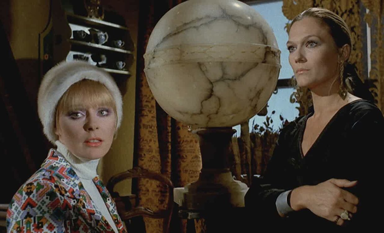 Happy birthday to German actress & Mario Bava collaborator Elke Sommer!

Baron Blood / Lisa And The Devil. 
