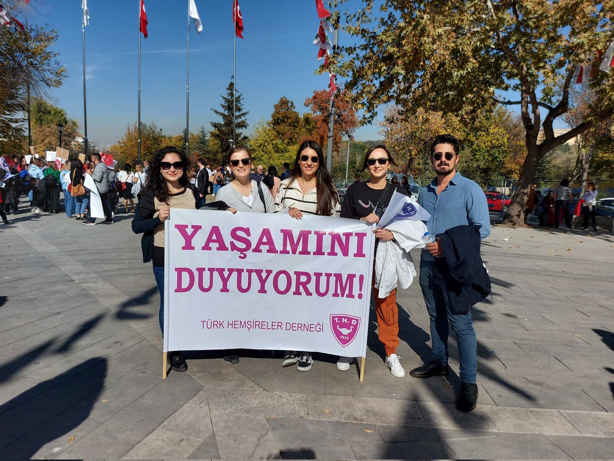 Hemşireler toplum sağlığını savunuyor! #THDmiting <a href="/thd_genelmerkez/">Türk Hemşireler Derneği</a> <a href="/di_larau/">Dilara</a> <a href="/idembayzat/">Çiğdem Bayzat</a> @2tjhfmq9jc