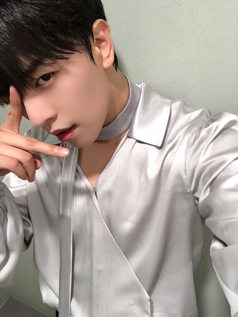 Hachi9111's tweet photo. Good morning everyone! It's finally the weekend and for the first time in 3 weeks I actually managed to sleep in. I woke up to Jtomoons being lovely as always, what a great way to start the day😌❤

#we_stand_with_RAVN https://t.co/RwGQ2aWUqc