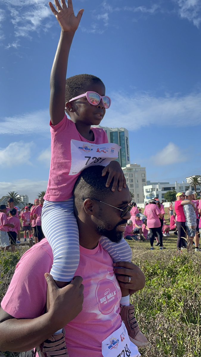 OlwamMnqwazi's tweet photo. #Algoa #BigWalkForCancer 11k participants 👌🏾 #Choc https://t.co/LEmRhD3U2e