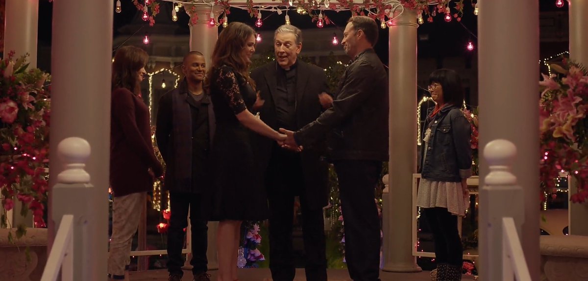 _stillbejeweled's tweet photo. Lorelai and Luke got married on November 5, 2016, and I just watched this episode today, November 5, 2022 🥺 https://t.co/KPLoDr5FmZ