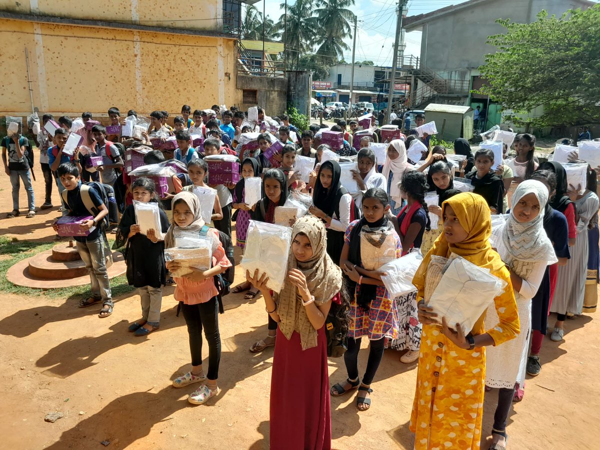 MAMSNRPura's tweet photo. Distributed uniform and shoes to our students. https://t.co/c65QxnQABn