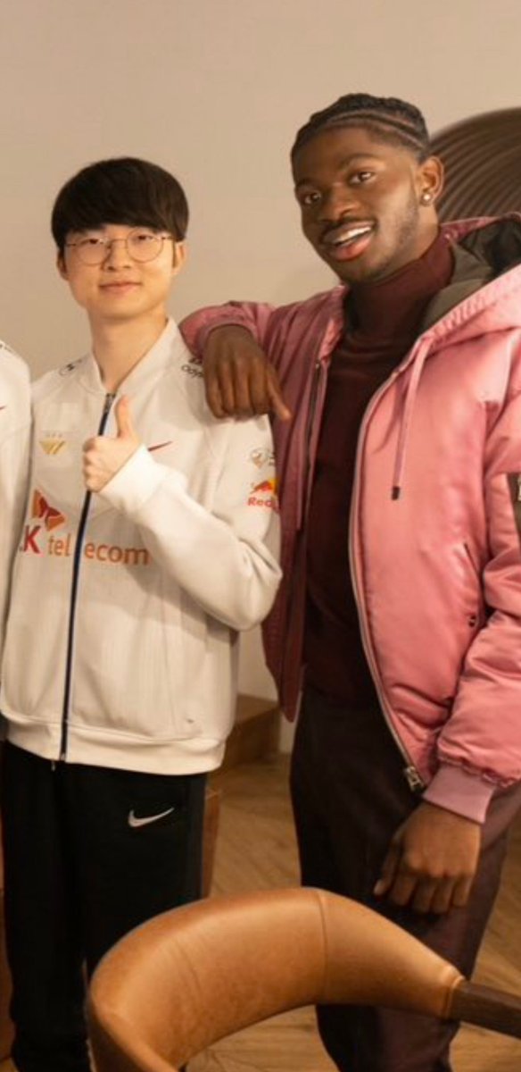 FionnOnFire's tweet photo. The fact that this photo exists is incredible https://t.co/aJkGB9zYhx