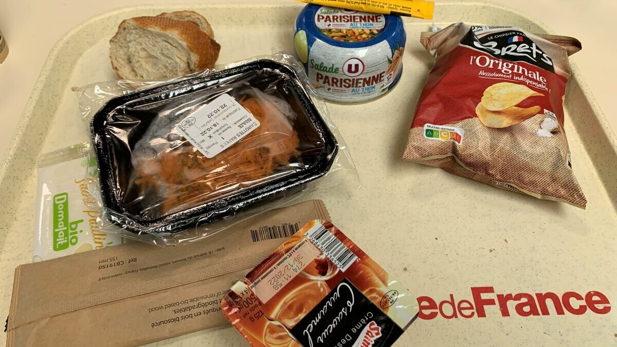 leparisien_92's tweet photo. « Dégueulasse », « immangeable » : à la cantine de ce lycée de Clamart, pâtes crues et boîtes de conserve au menu
➡️ https://t.co/ppAcPDlixi https://t.co/CenAHmFz30
